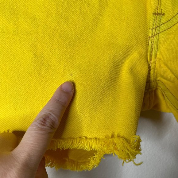 Levi’s 501 Button Fly High Waist Cut Off Fray Yellow Denim Shorts Size 31 - Picture 14 of 14